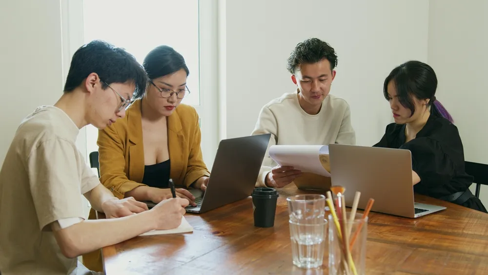 건강한 커뮤니티 운영을 상징하는 그래픽